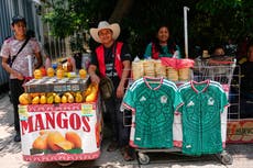 Camiseta oficial vs la pirata: el partido que pierde México en el Mundial