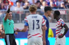 Delantero de EEUU Balogun dice que tarjeta amarilla, no roja, habría sido 'justa' en el Mundial