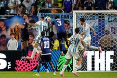 Centro a la cabeza, el recurso clásico que rescató a la Argentina del papelón en Mundial
