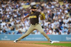 Padres ponen a Randy Vásquez en la lista de lesionados tras golpe en el tobillo y desmayo