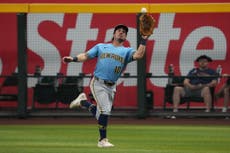 Hit de Chourio en extra innings rompe empate y Cerveceros vencen 7-4 a Diamondbacks