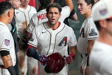 Del Castillo conecta jonrón de 3 carreras y Diamondbacks vencen 4-3 a Cerveceros