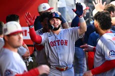 Jonrones de Contreras y González respaldan a Gray en triunfo 8-1 de Medias Rojas sobre Angelinos