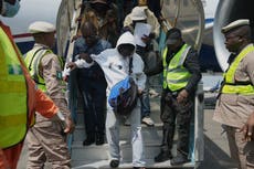 Nigeria dice que 2 de sus ciudadanos murieron en violencia contra migrantes en Sudáfrica