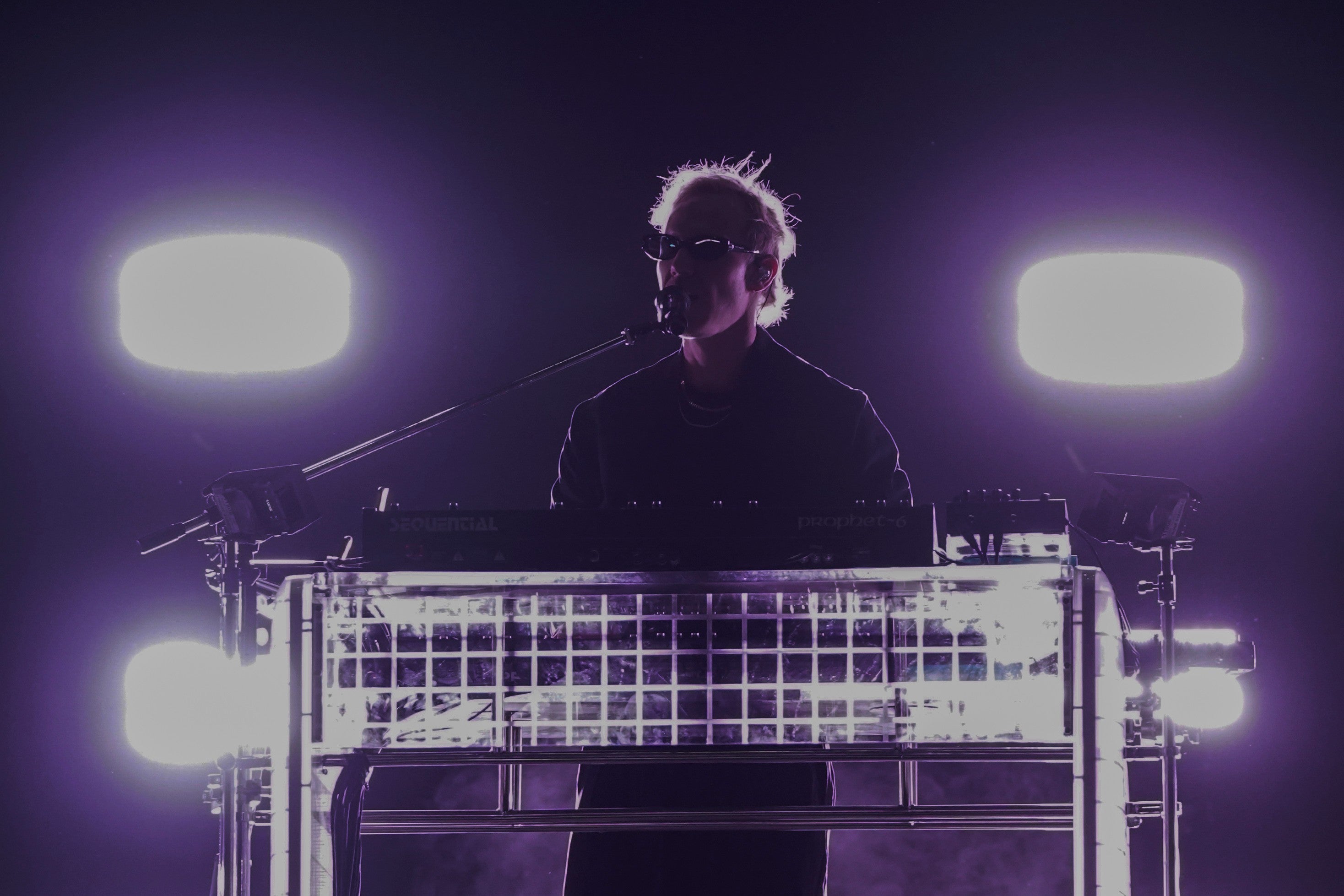 Rüfüs Du Sol logra en México el concierto más grande de su carrera y apoya a la selección mexicana