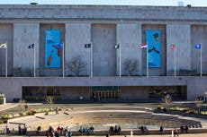 Informe de la Casa Blanca tacha a líderes del Smithsonian de activistas radicales no fiables