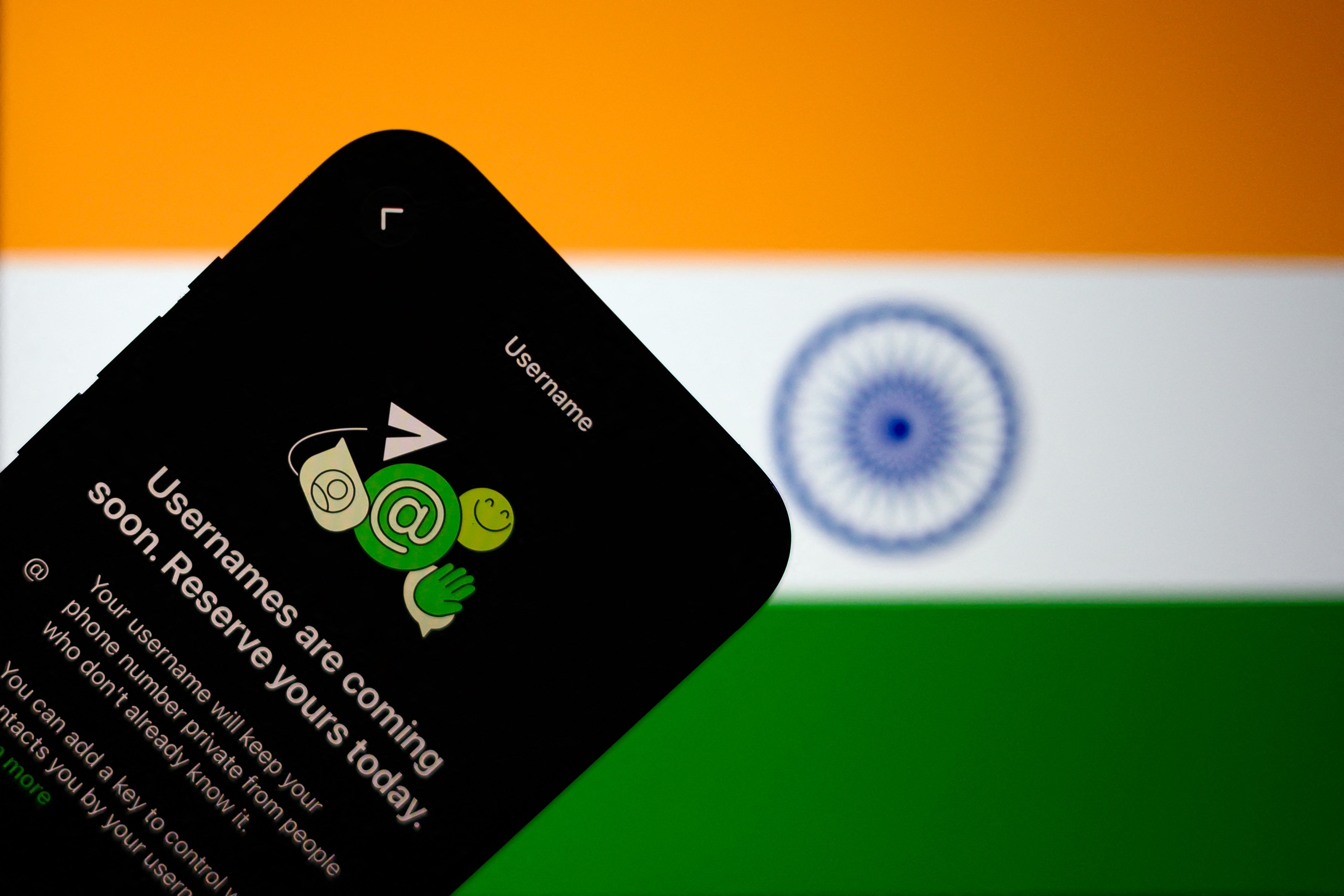 La nueva función de nombre de usuario de WhatsApp, mostrada en un smartphone con la bandera nacional de la India como fondo, en Nueva Delhi, el 2 de julio de 2026
