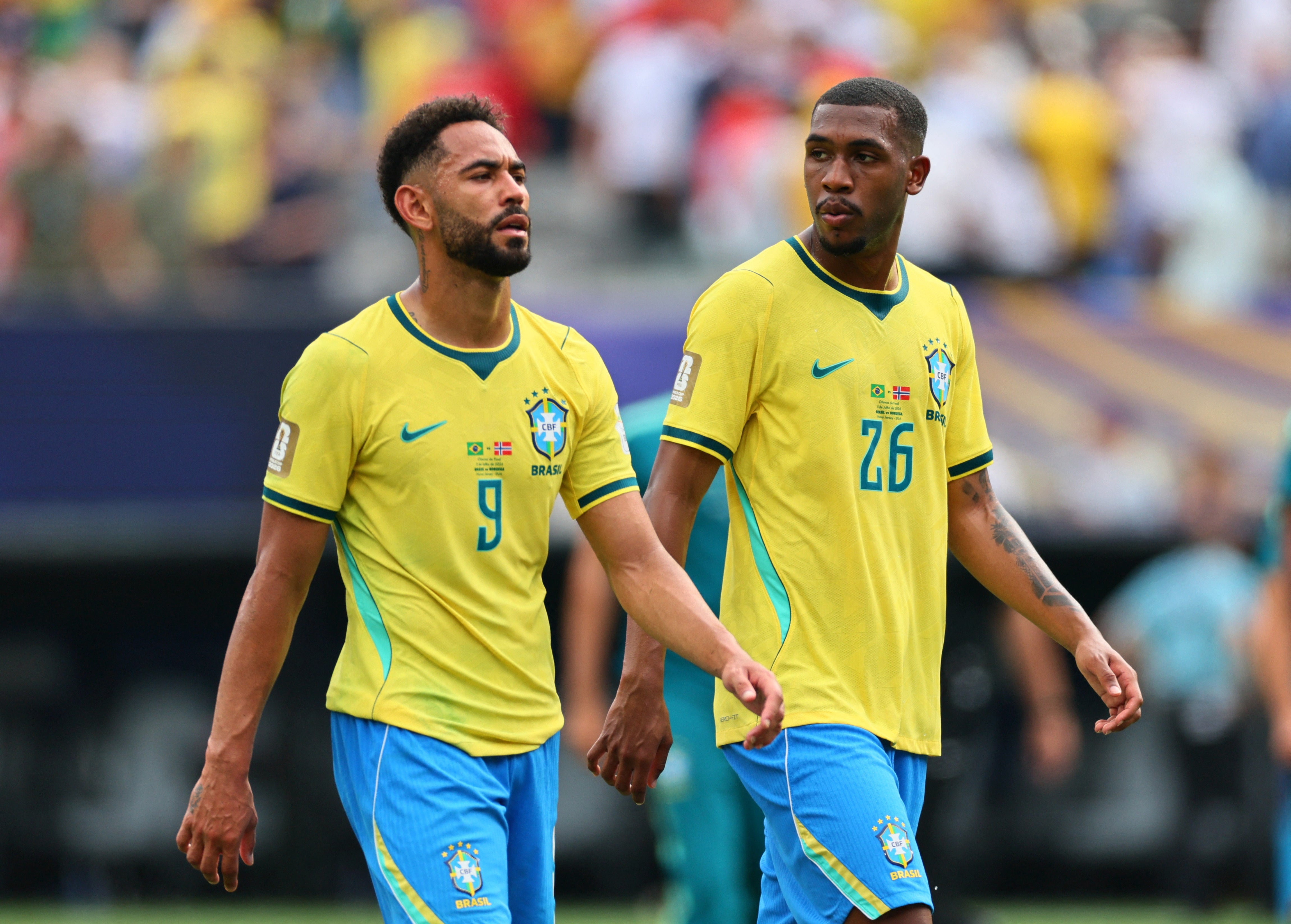 Matheus Cunha (a la izquierda) consiguió un penalti para Brasil, pero no pudieron vencer a Noruega