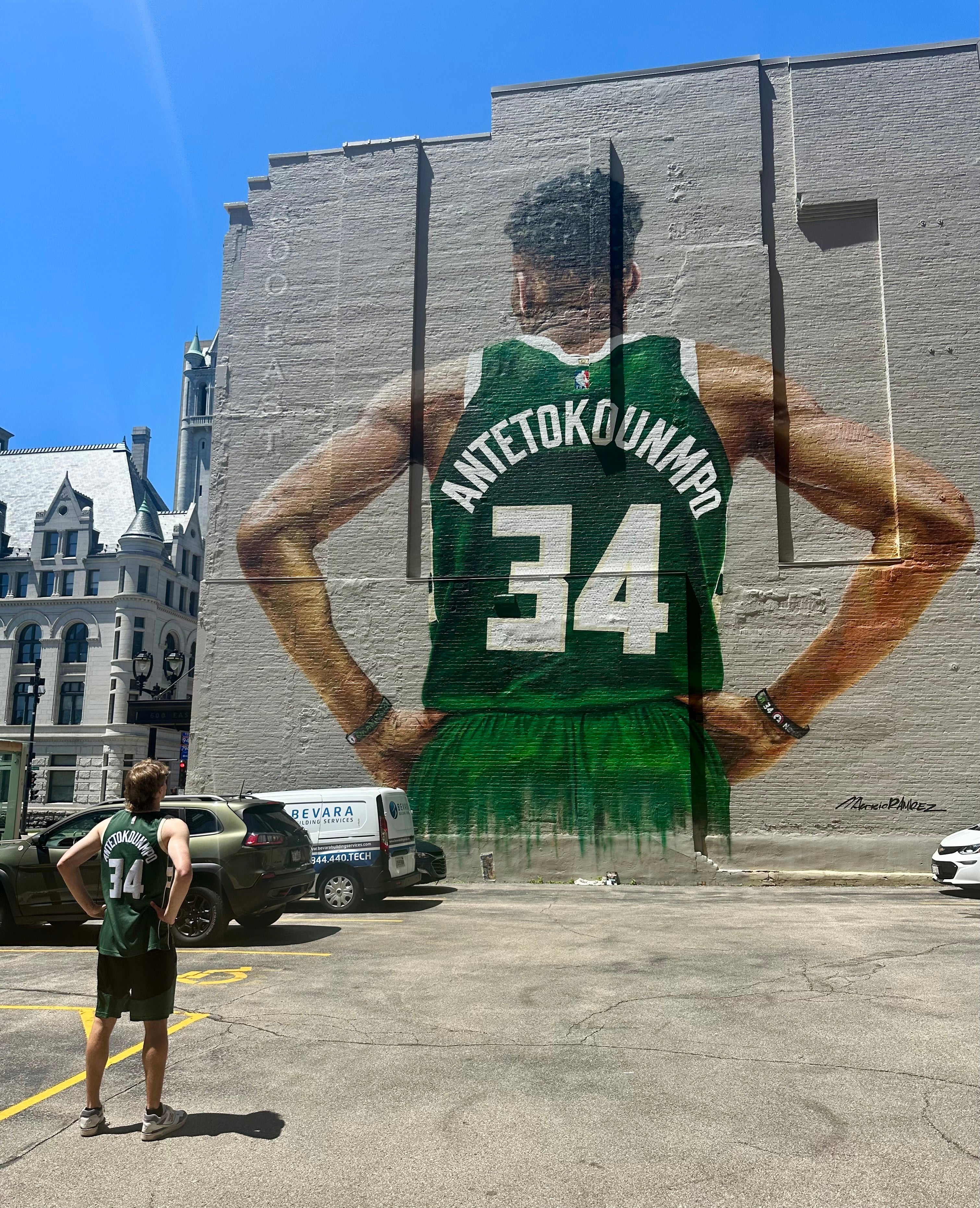 ANTETOKOUNMPO-BUCKS AGRADECIMIENTO