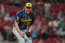 Cerveceros remontan ante Cardenales 4-3 con 4 carreras en el séptimo inning