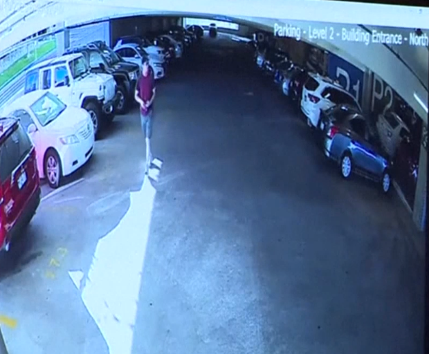 Fiscales de Utah presentaron ante el tribunal un nuevo video que, según afirmaron, muestra a Tyler Robinson, acusado del asesinato de Charlie Kirk, caminando por el campus de la Universidad del Valle de Utah minutos antes del crimen