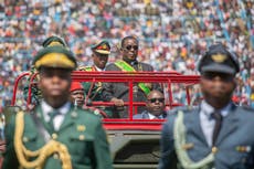 Presidente de Zimbabue, de 83 años, firma ley para retrasar elecciones y ampliar su mandato
