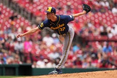 Misiorowski poncha a 11 y Cerveceros vencen 4-3 a Cardenales en primer duelo de una doble cartelera