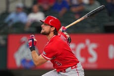 Jonrón de 3 carreras de Osuna corona entrada de 5 carreras y Rangers vencen 8-3 a Angelinos