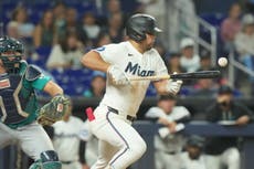 Jakob Marsee pega sencillo profundo decisivo en la 10ma y Marlins vencen 6-5 a Marineros