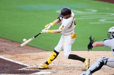Jonrón de 3 carreras de Cronenworth impulsa a Padres a vencer 4-1 a Gallen y Diamondbacks