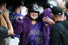 Rockies retiran a Hunter Goodman ante Dodgers por contusión en la mano izquierda