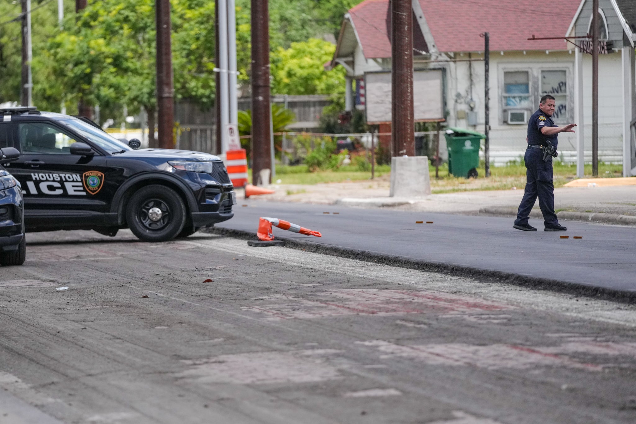 El Departamento de Seguridad Nacional aseguró que Lorenzo Salgado Araujo intentó evadir su arresto durante un operativo en Houston. Tras su muerte, su familia y organizaciones de derechos civiles solicitaron una investigación completa y transparente