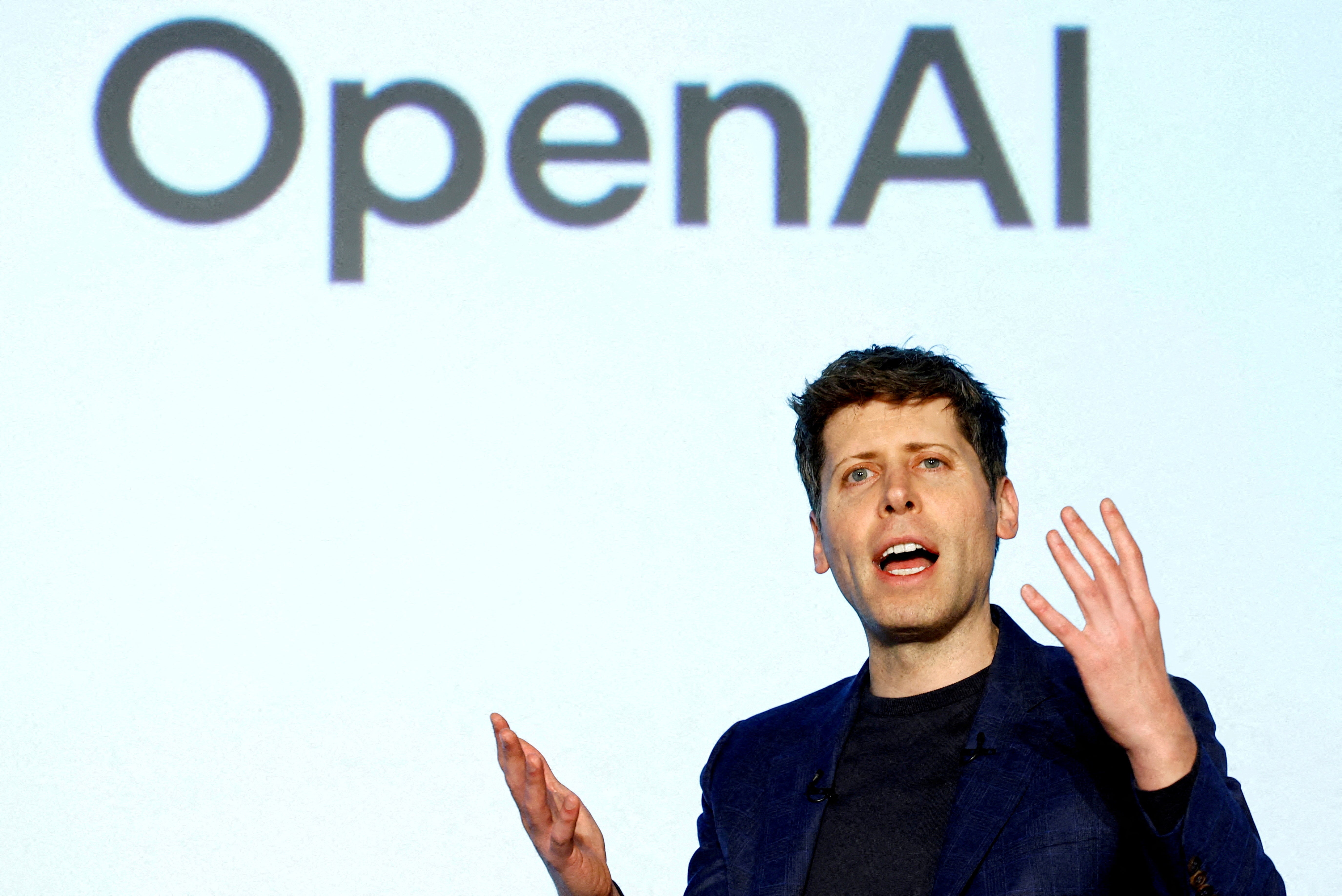 Un sistema de IA puede adoptar medidas imprevistas para cumplir el objetivo que se le asignó, incluso si esas acciones resultan inesperadas para sus creadores o inquietantes para quienes las observan