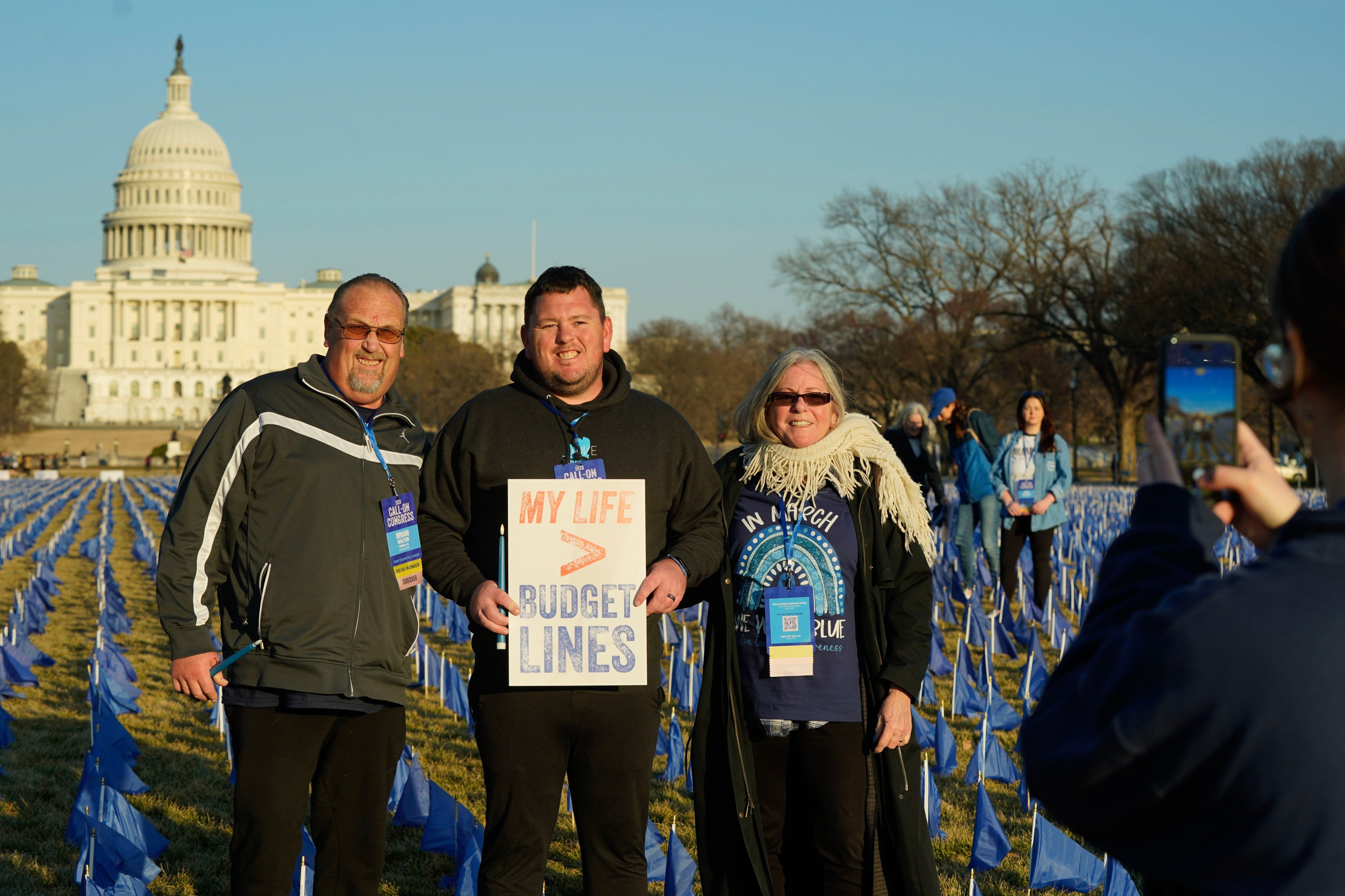 Participantes asisten en marzo a un evento para concienciar sobre el cáncer colorrectal en Washington D. C. Un nuevo informe de la OMS proyecta que los casos de cáncer podrían duplicarse para 2050