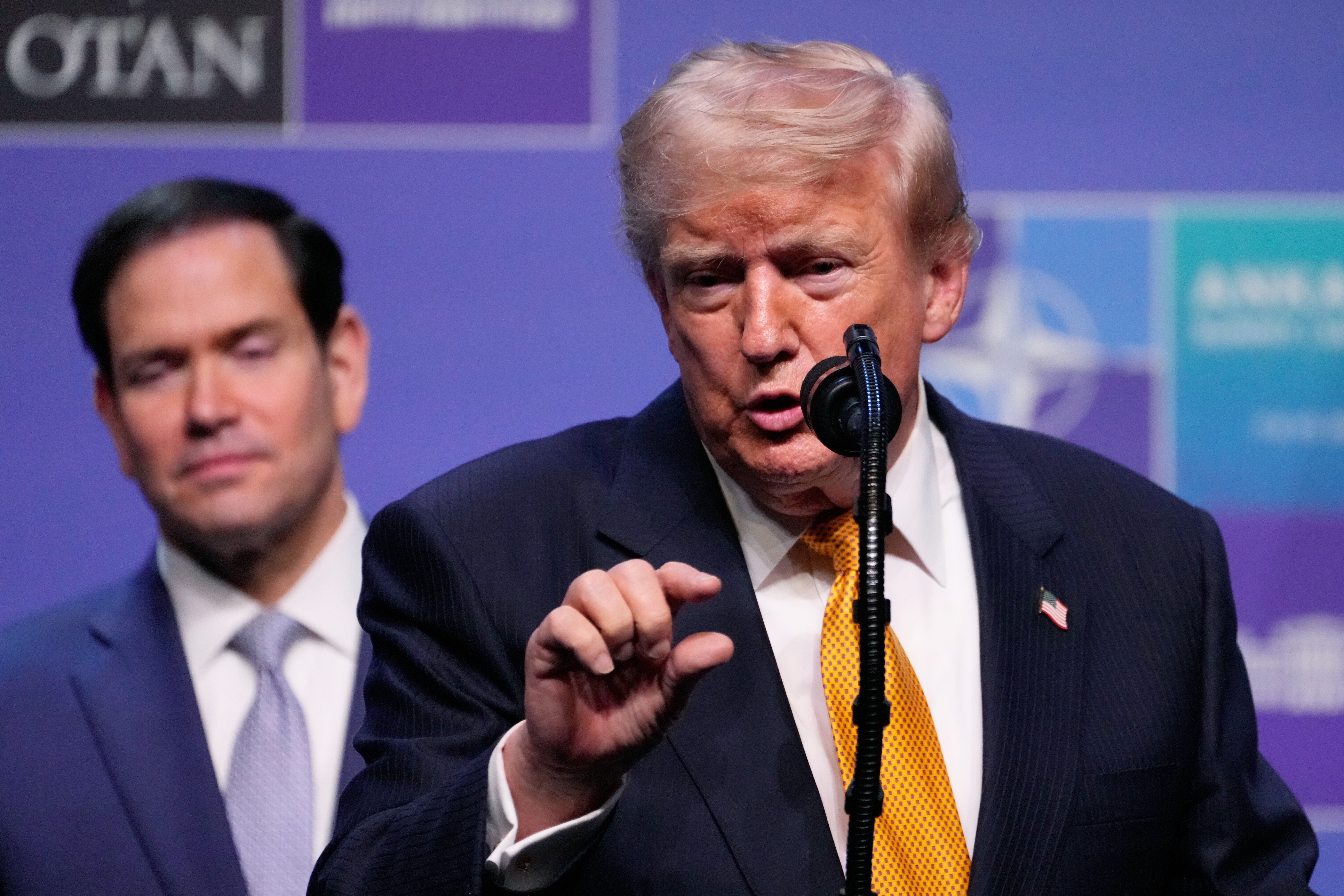 El presidente Donald Trump, en el escenario mundial durante la cumbre de la OTAN en Ankara, Turquía, dijo: “Soy el objetivo número uno” de Irán para un asesinato