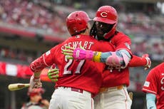 Sal Stewart pega 2 jonrones y Rojos vencen 11-5 a Filis con 4 tablazos en la cuarta