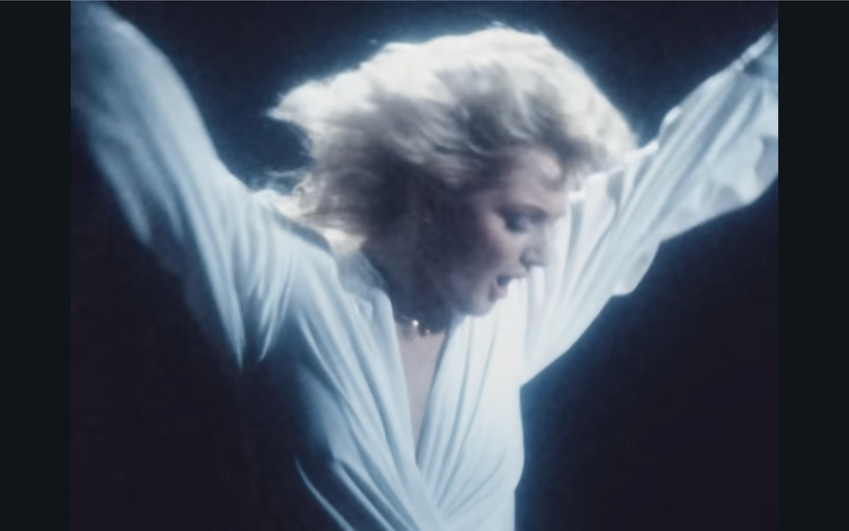 Bonnie Tyler en el surrealista videoclip de ‘Total Eclipse of the Heart’