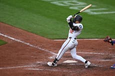 Con un gran hit en la octava, Jackson impulsa victoria 3-2 de Orioles ante Cachorros