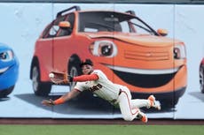 Gigantes vencen 8-2 a los Rockies para abrir una serie de 4 juegos