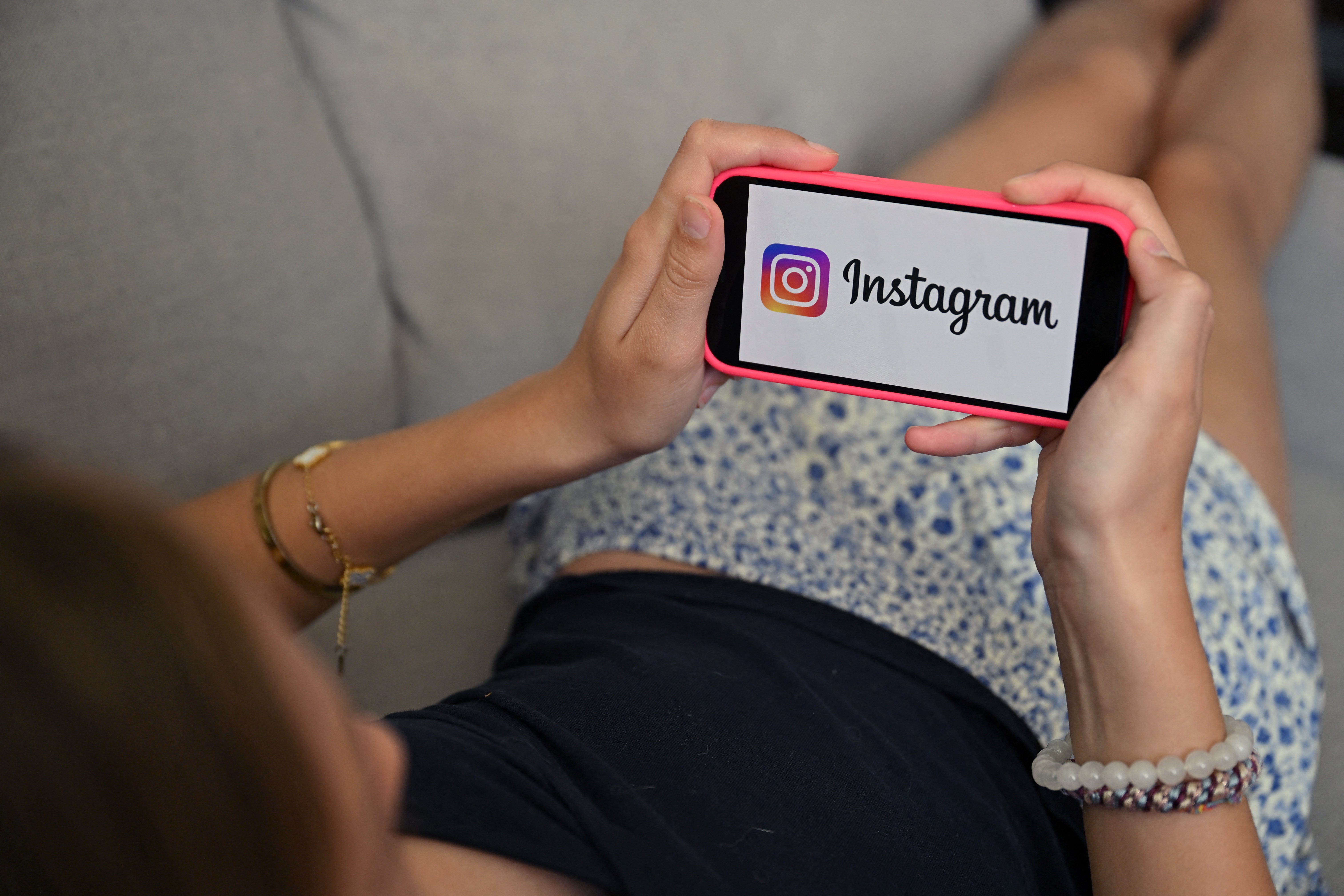 Un teléfono inteligente con el logotipo de la red social estadounidense Instagram en Bruselas, el 7 de julio de 2026