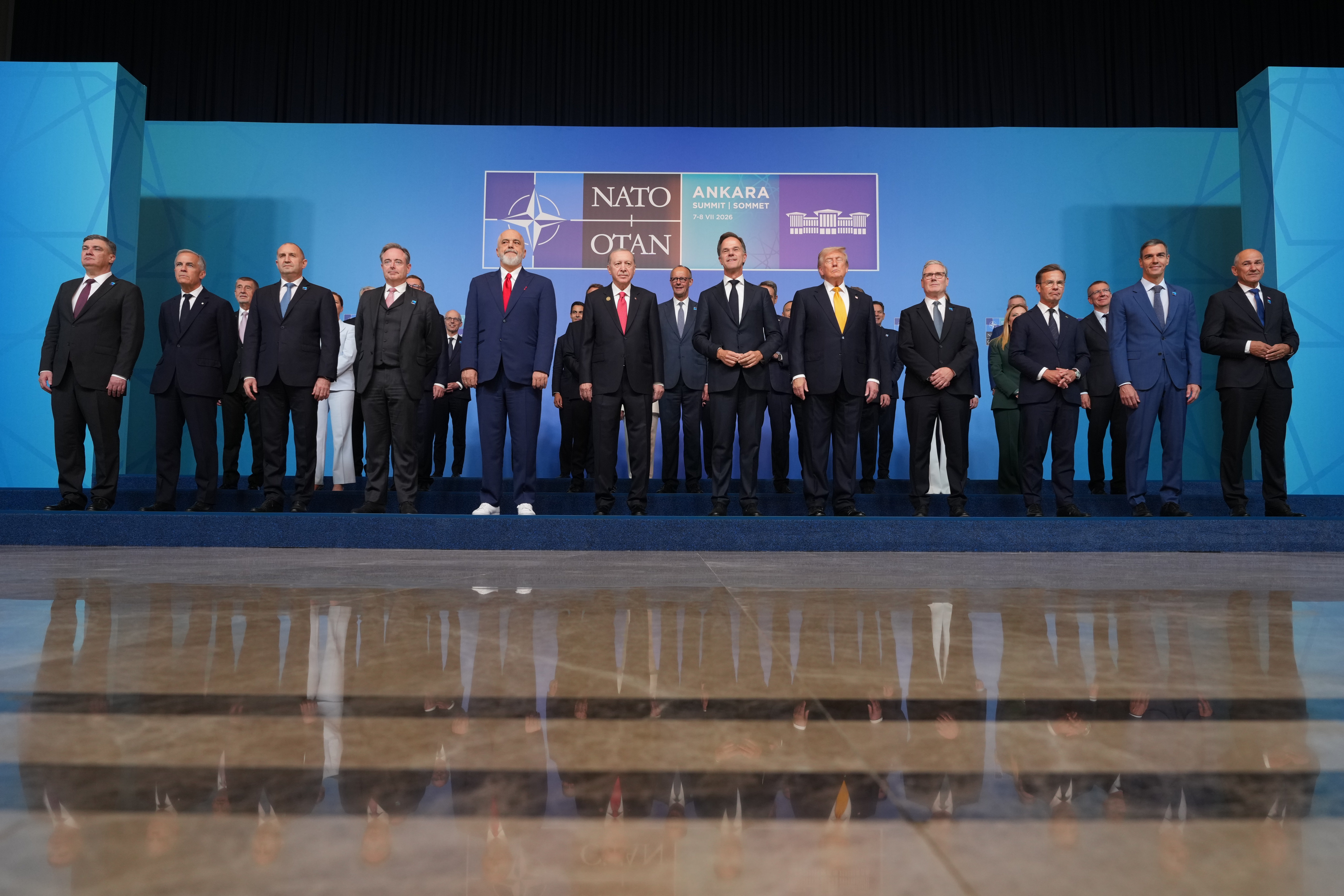 OTAN-CUMBRE-REVÓLVERES