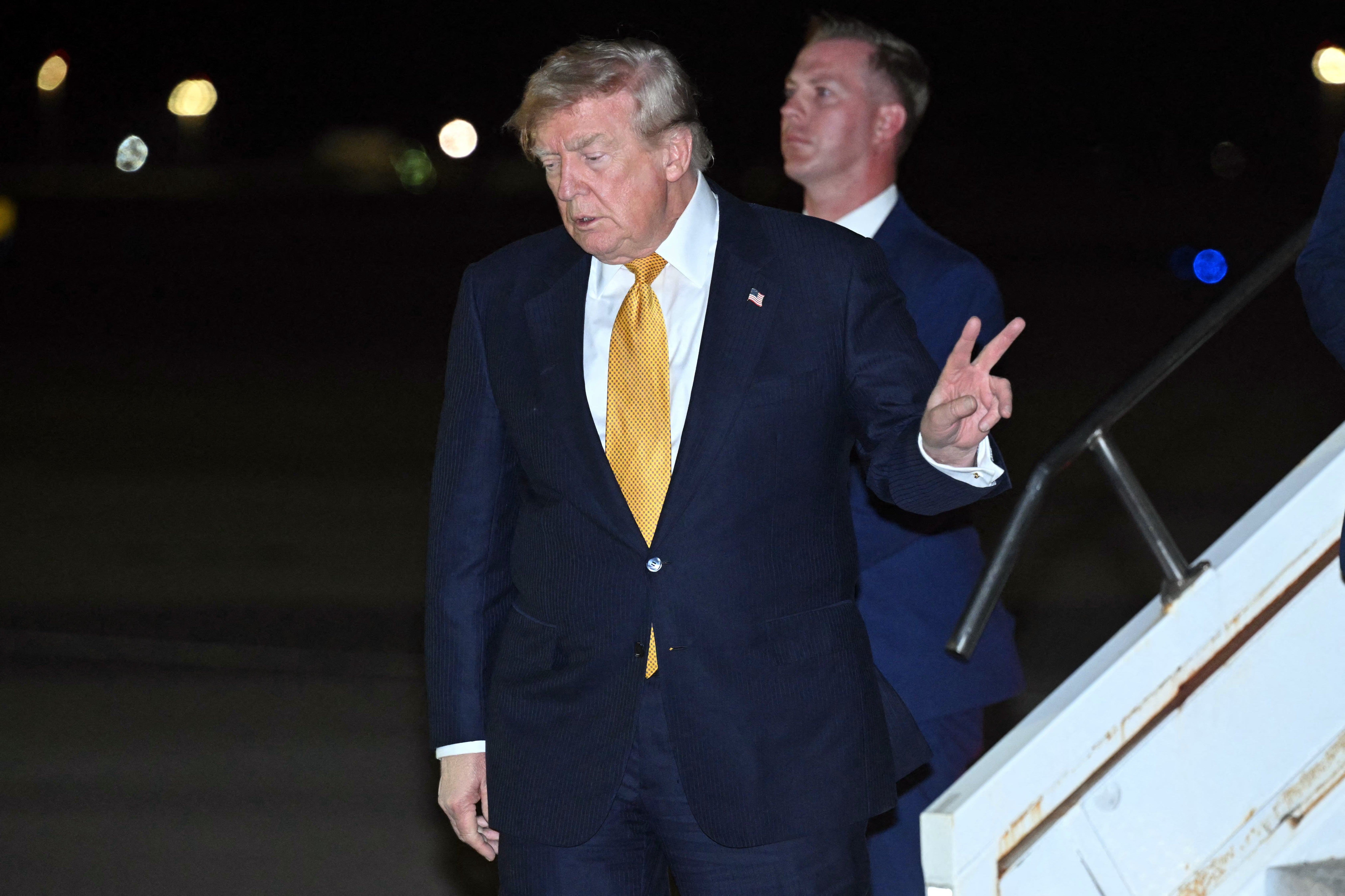 Donald Trump aseguró que dejó instrucciones a funcionarios de Estados Unidos para que, si Irán logra asesinarlo, "los bombardeen literalmente" y "borren del mapa" al país