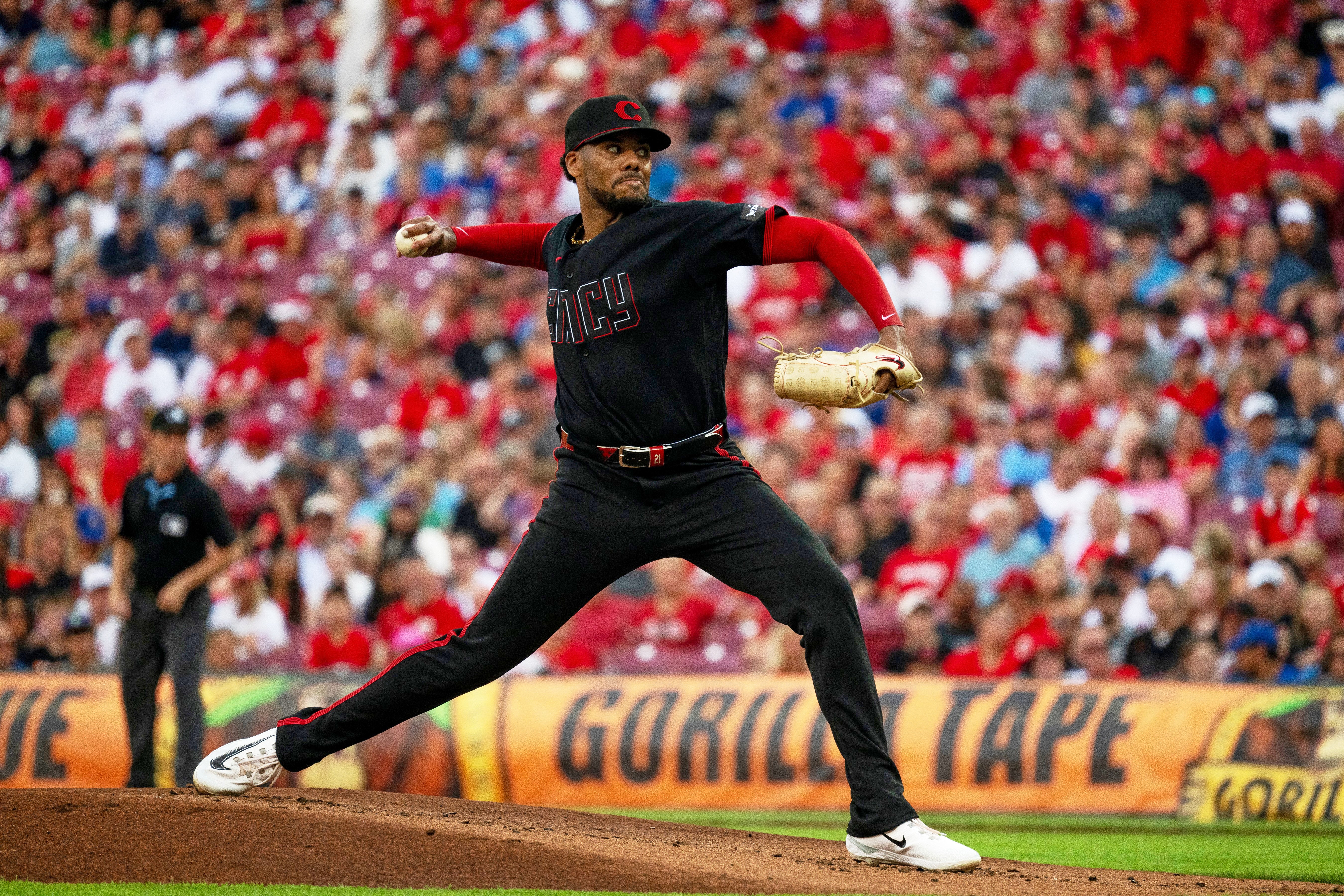 Hunter Greene poncha a 12 y permite 3 hits en 7 innings y Rojos vencen 4-0 a Cachorros