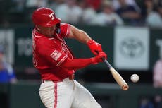 Langford y Burger conectan jonrones en un octavo de 4 carreras y Rangers vencen 7-3 a Astros