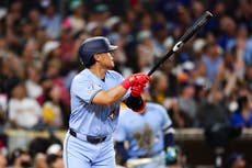 Okamoto pega jonrón 22 e iguala marca de Ohtani en triunfo de Azulejos 5-3 ante Padres