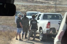 Colonos armados y soldados israelíes retienen a congresista estadounidense en Cisjordania