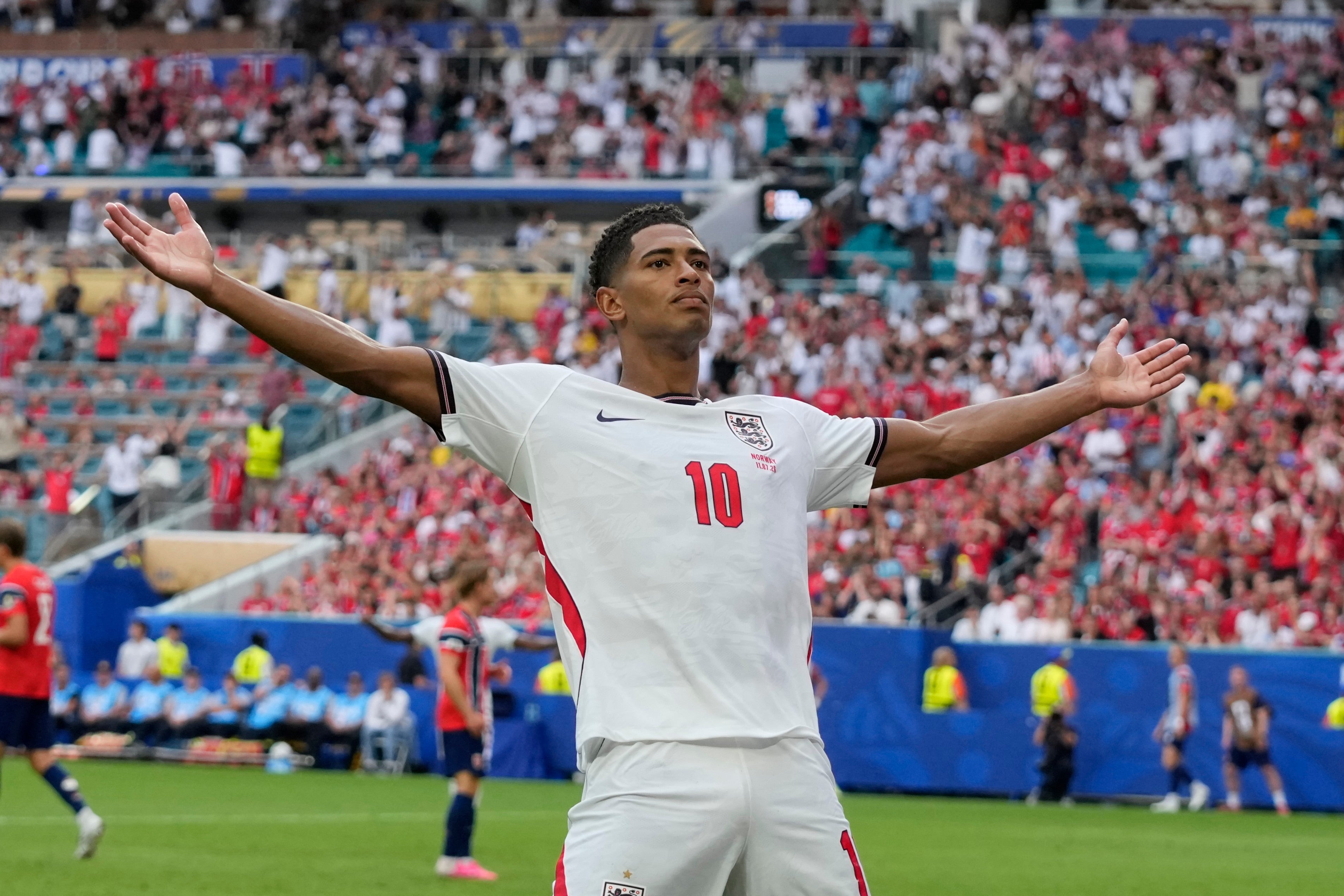 Bellingham anota 2 y mete a Inglaterra en semifinales del Mundial con 2-1 ante Noruega de Haaland