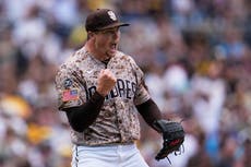 Machado y France lideran una remontada tardía y los Padres vencen 5-4 a Azulejos