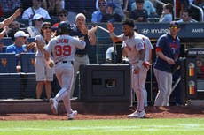 Unos agotados Medias Rojas logran su primer 9-0 en la carretera desde 1977