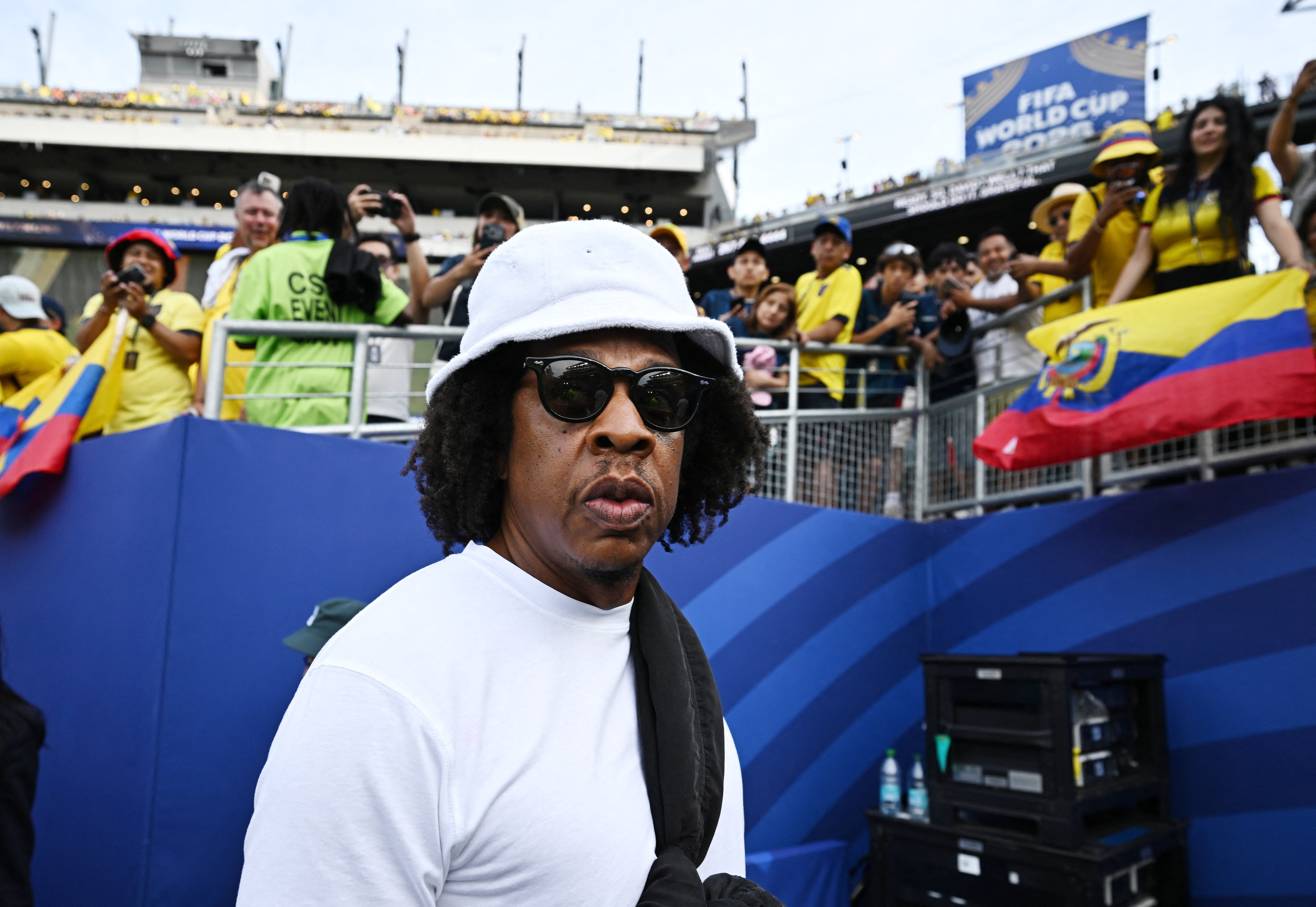 El concierto de Jay-Z del domingo en el Yankee Stadium se retrasó más de tres horas.