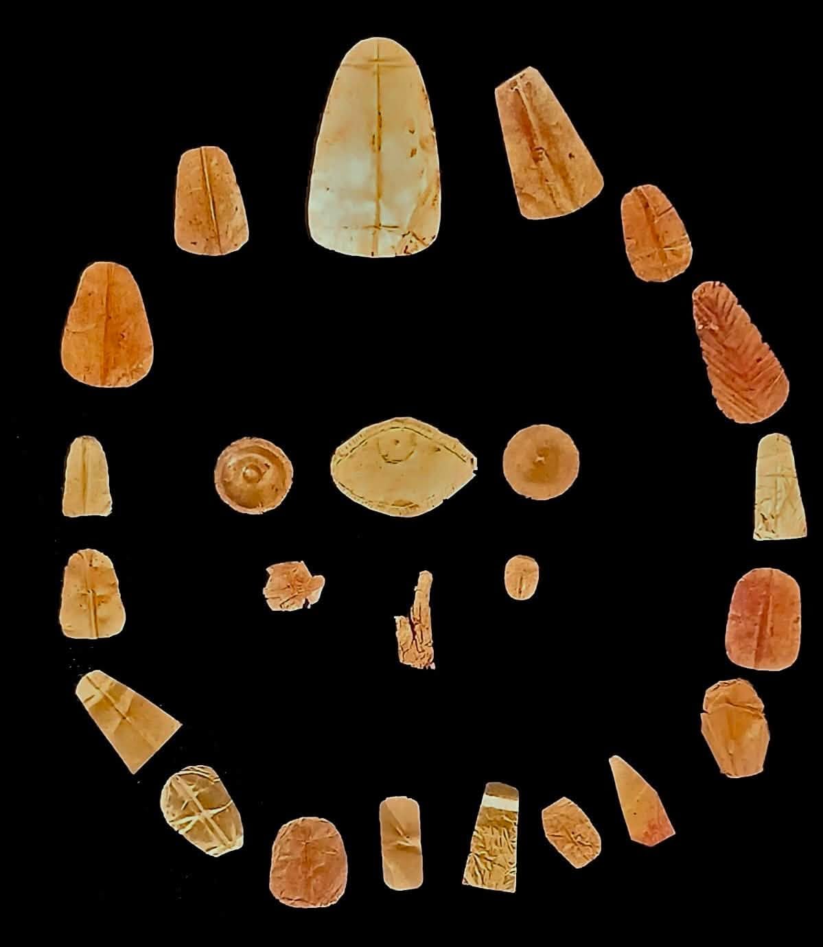 Descubren “lenguas de oro” en el interior de las tumbas