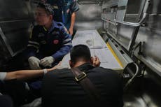 Suben a 30 los muertos por incendio en bar musical de Bangkok. Decenas siguen hospitalizados