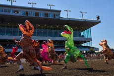 Fotos: Carreras de dinosaurios inflables en Emerald Downs