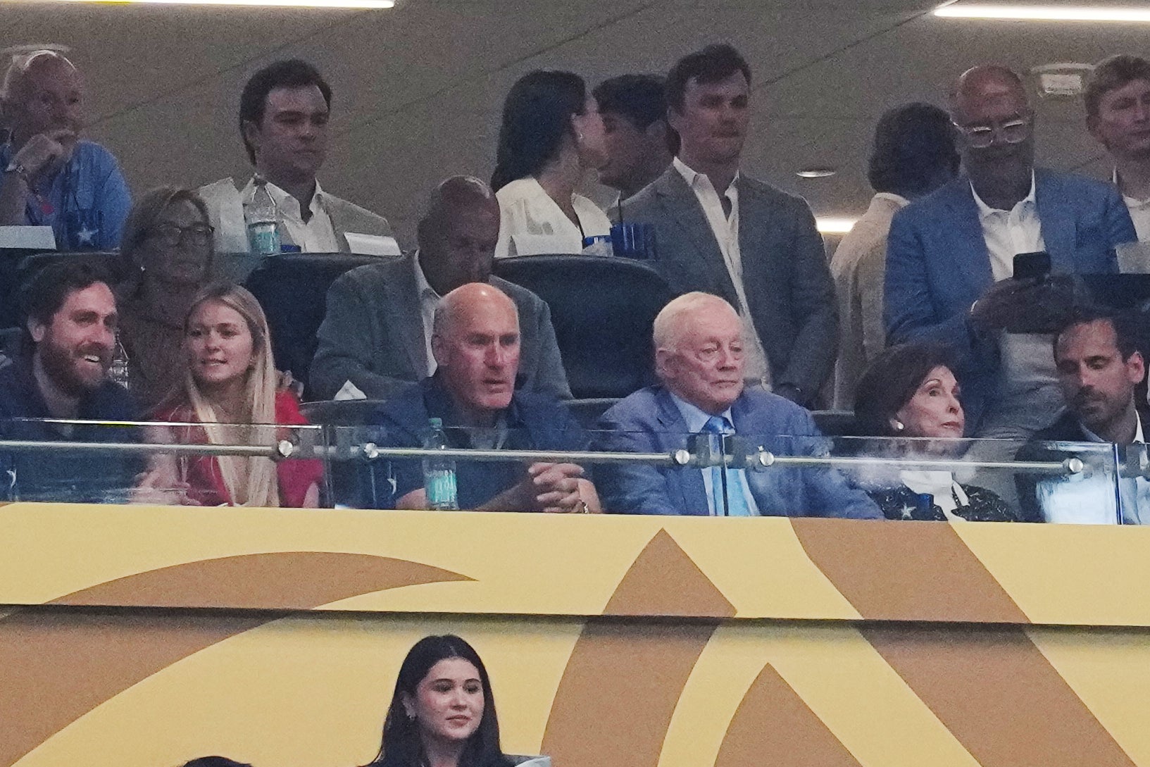 La ausencia de Jerry Jones en casa de sus Cowboys de Dallas termina en semifinales del Mundial