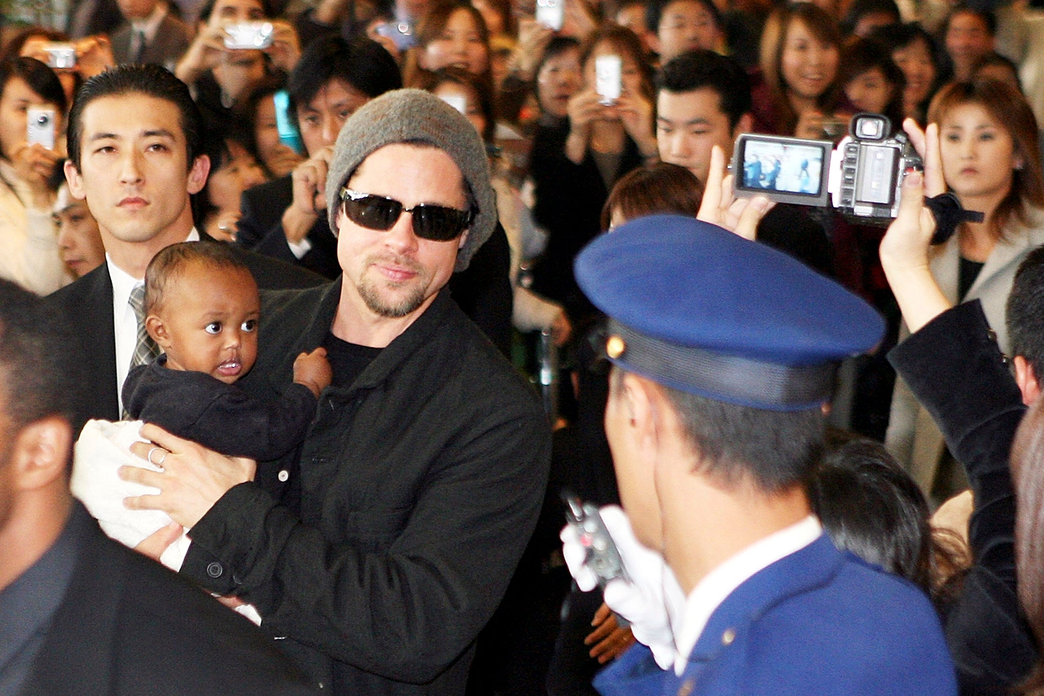 Según diversos reportes, Brad Pitt está "desconsolado" por no formar parte de la vida de sus hijos