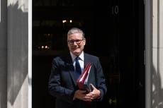 Starmer recibe críticas, pero también elogios, en su última sesión de preguntas en el Parlamento