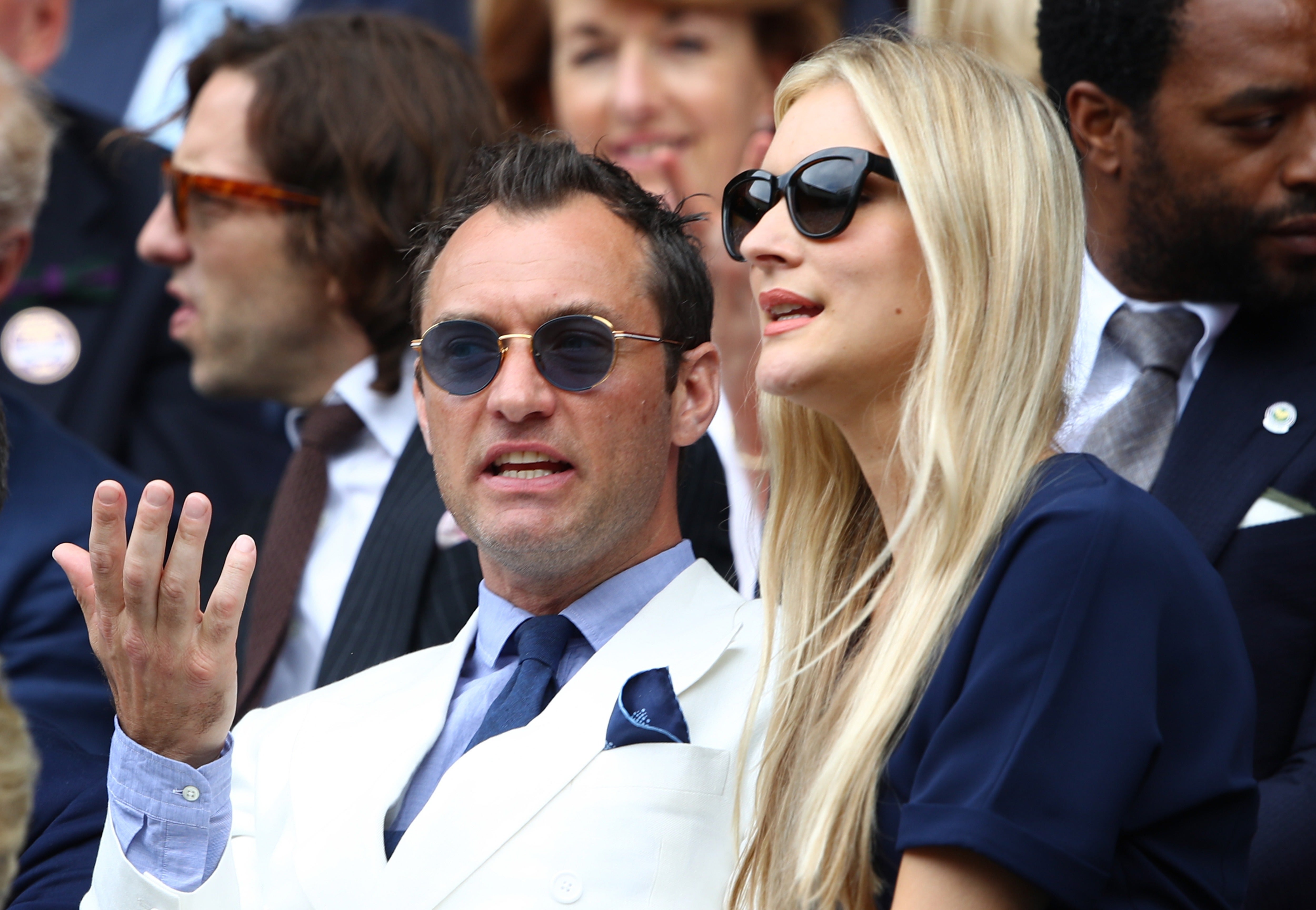 Jude Law, de 53 años, junto a su esposa, la psicóloga Phillipa Coan, con quien se casó en 2019 y que es unos 15 años más joven que él