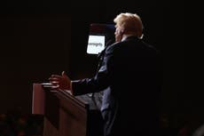 Operador del teleprompter apostó a discursos de Trump, según informe