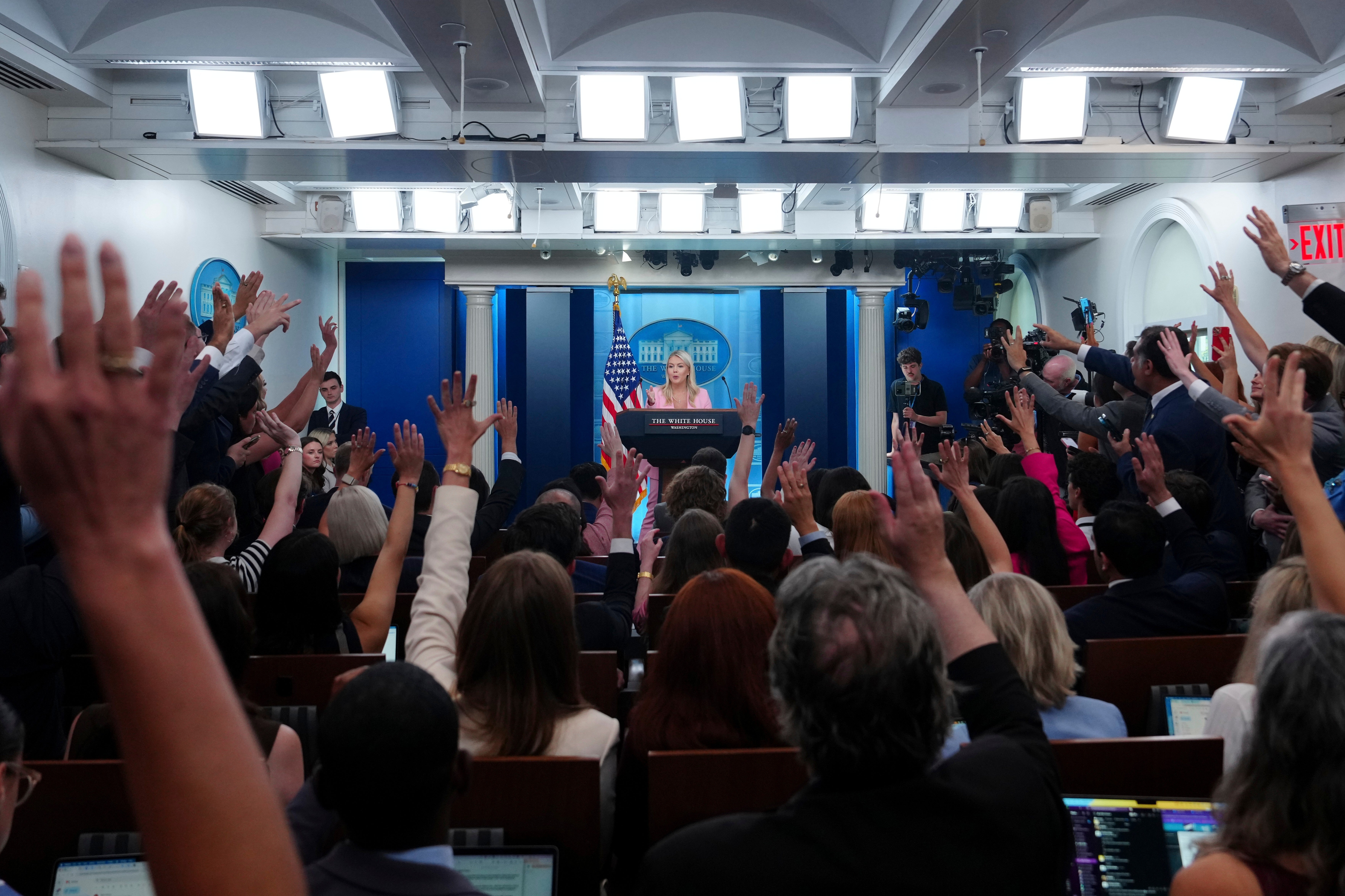 EEUU reduce las visas de periodistas extranjeros a 240 días; 90 días para los chinos