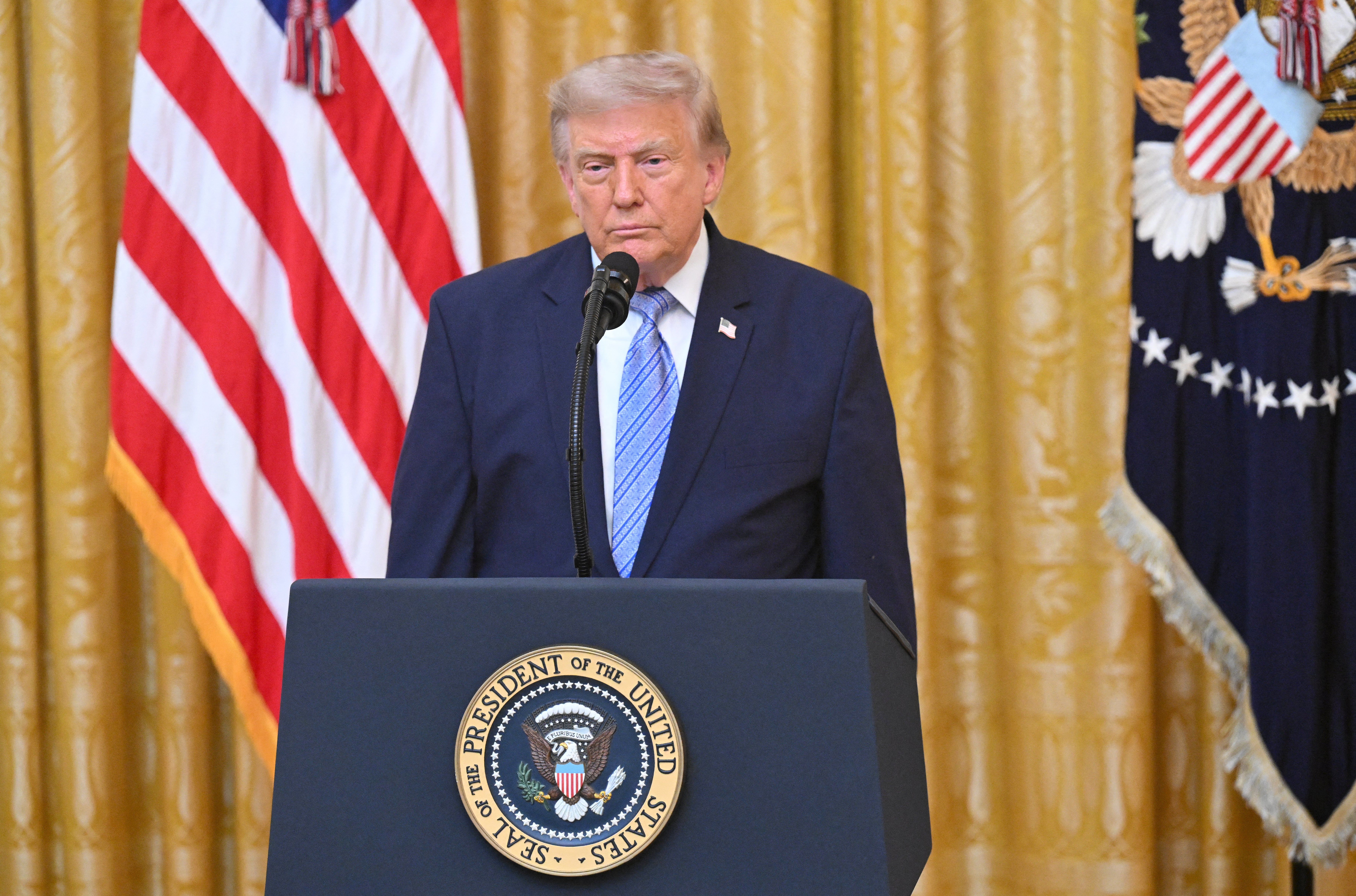El presidente Donald Trump presentó cuatro conclusiones basadas en informes desclasificados que, en gran medida, retoman información de inteligencia ya conocida sobre la infraestructura electoral del país